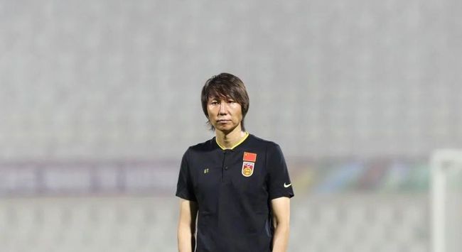 草久伊人